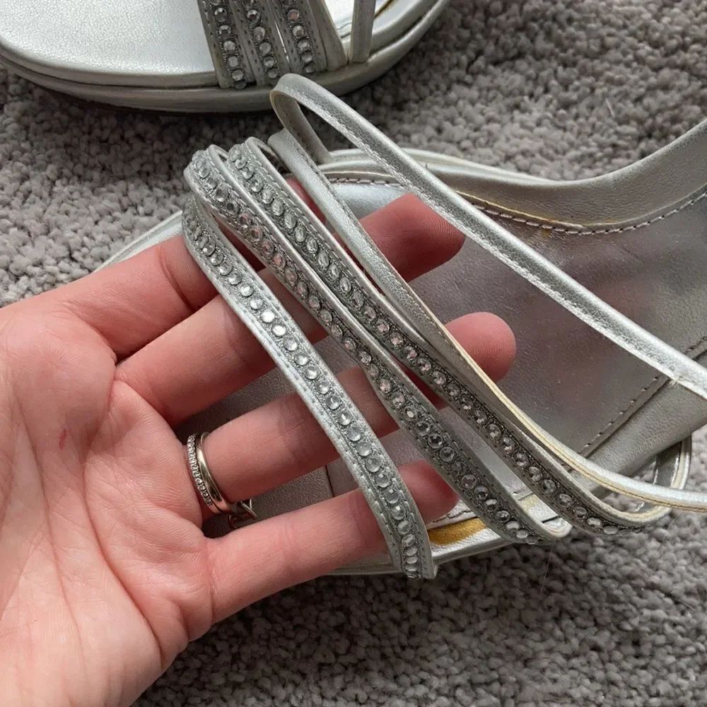 Silver heels  - Picture 2 of 9